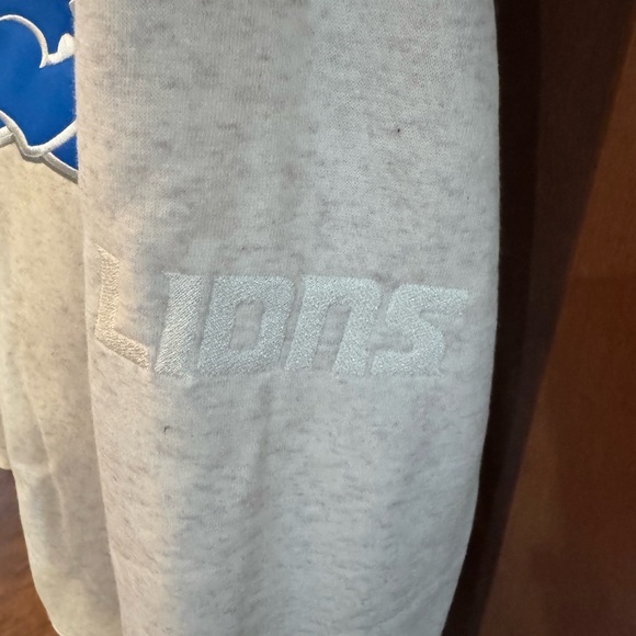 New with tags Detroit Lions sweatshirt - Picture 5 of 9